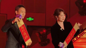 解开岳的丰满奶罩bd